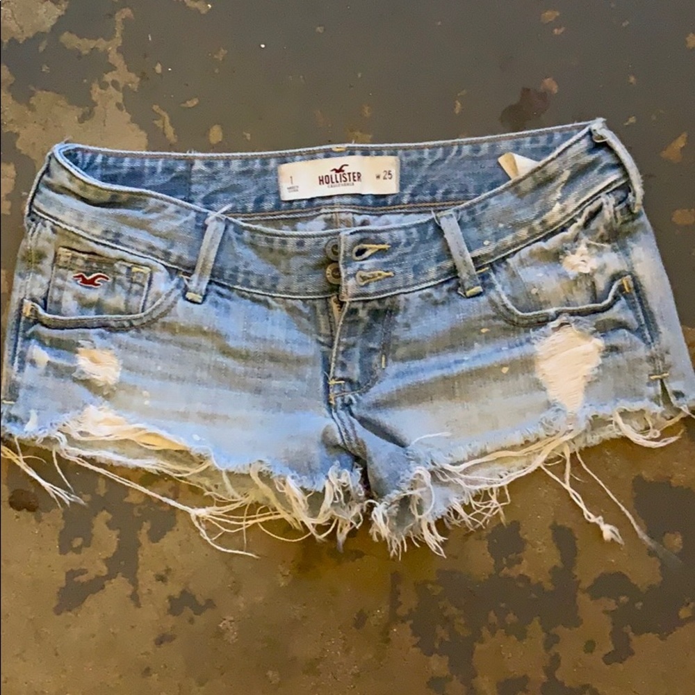 Hollister denim shorts size 25 (1)